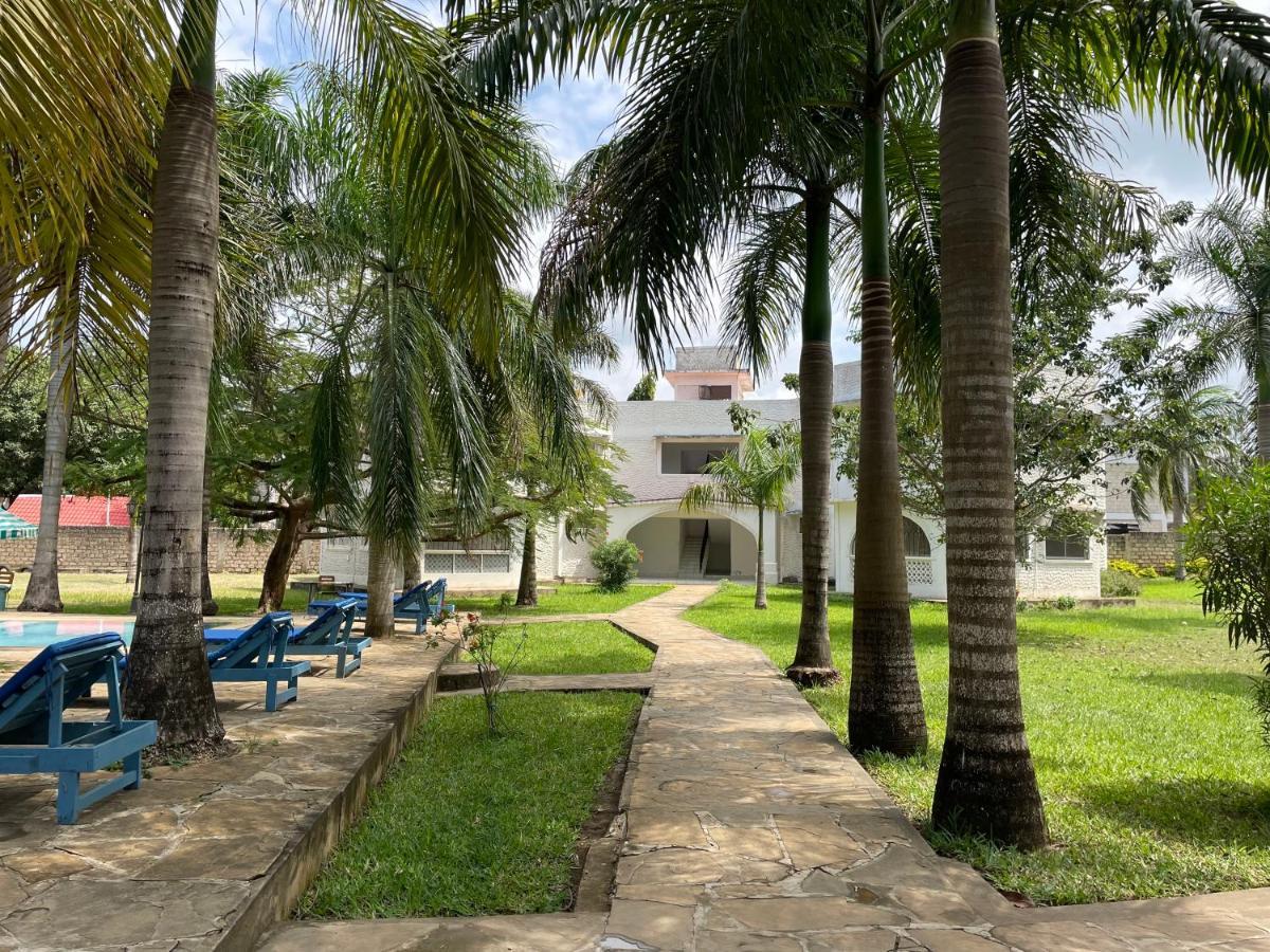 Royal Palms Apartment A4 Mombasa Exterior photo
